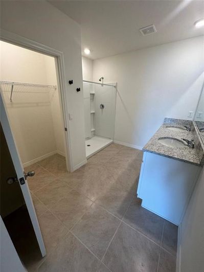 Image No.10-3 Bed Property for sale