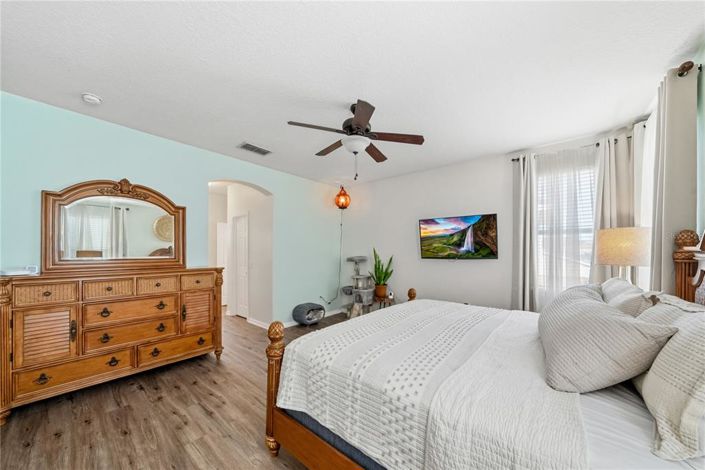 Image No.15-4 Bed Property for sale