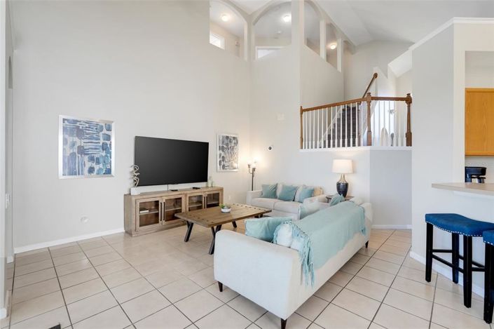 Image No.10-5 Bed Property for sale