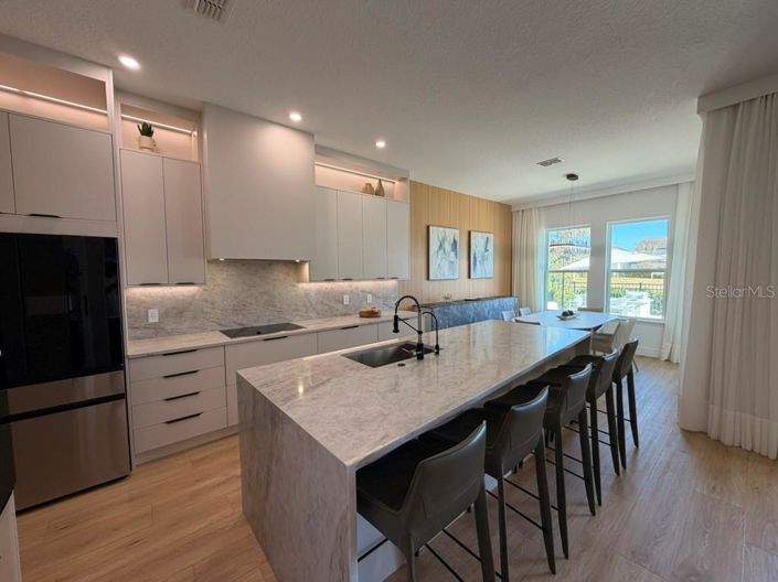 Image No.23-5 Bed Property for sale