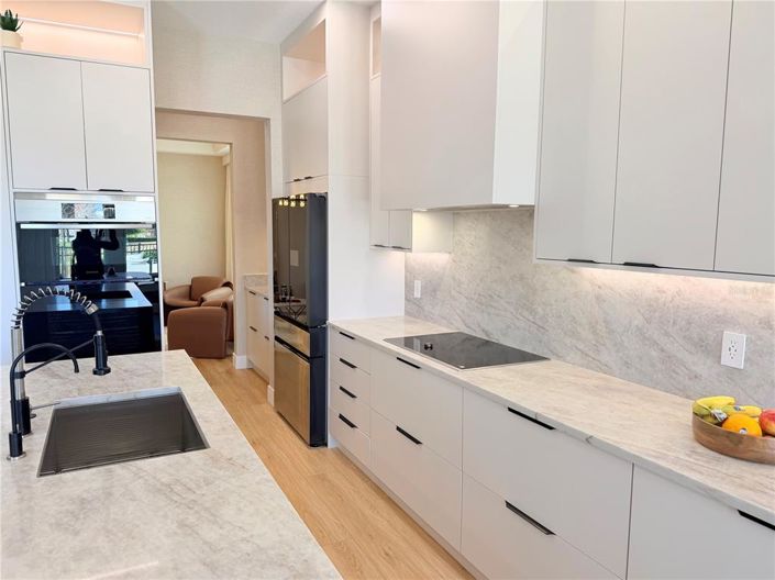 Image No.26-5 Bed Property for sale