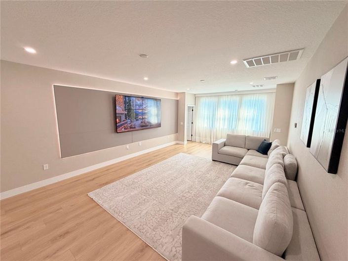 Image No.43-5 Bed Property for sale