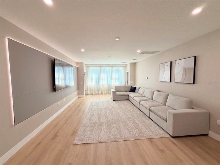 Image No.44-5 Bed Property for sale