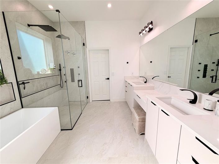 Image No.52-5 Bed Property for sale