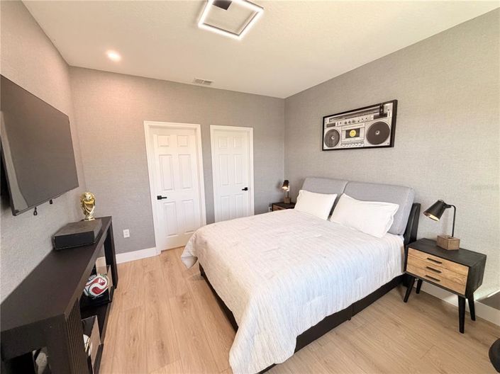 Image No.56-5 Bed Property for sale