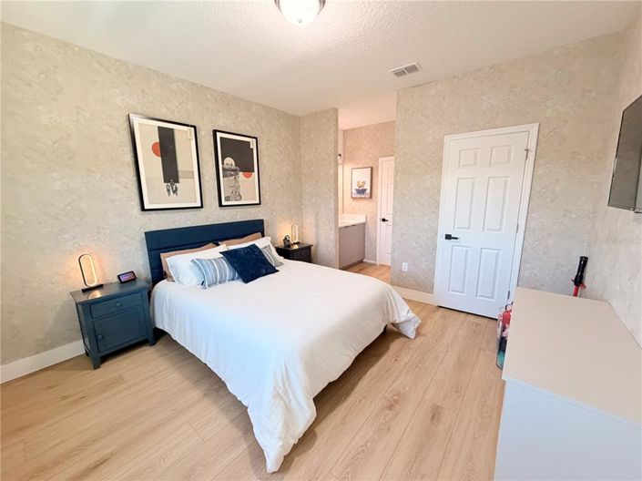 Image No.60-5 Bed Property for sale