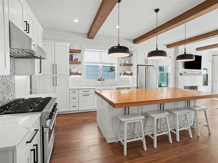 Image No.2-4 Bed Property for sale