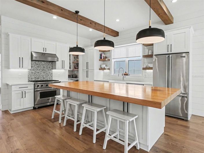 Image No.4-4 Bed Property for sale