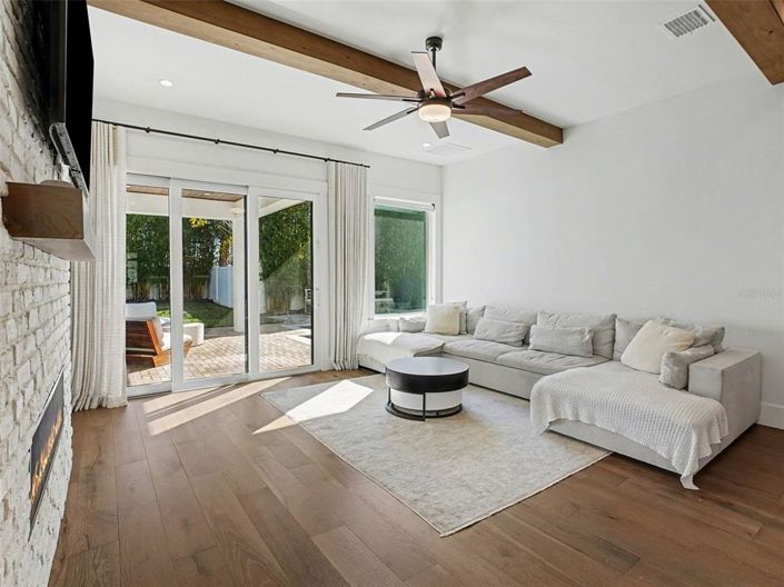 Image No.8-4 Bed Property for sale