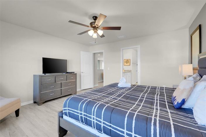 Image No.17-5 Bed Property for sale