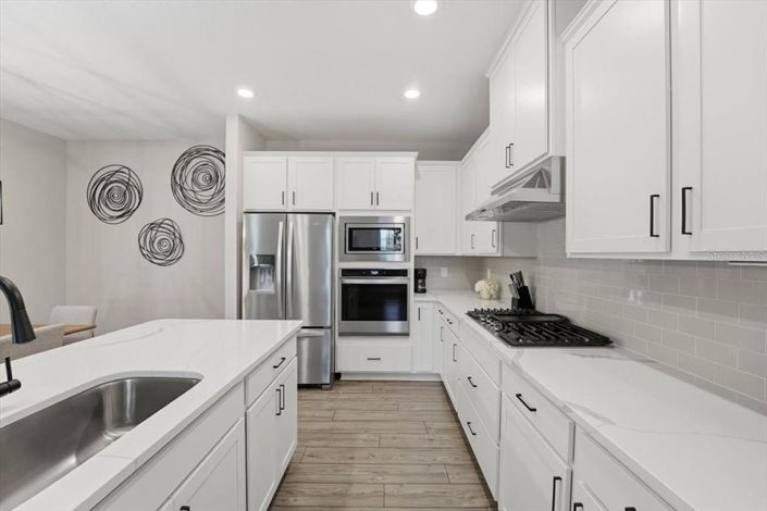 Image No.17-5 Bed Property for sale