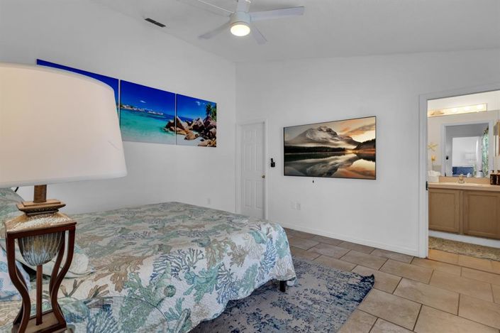 Image No.19-3 Bed Property for sale