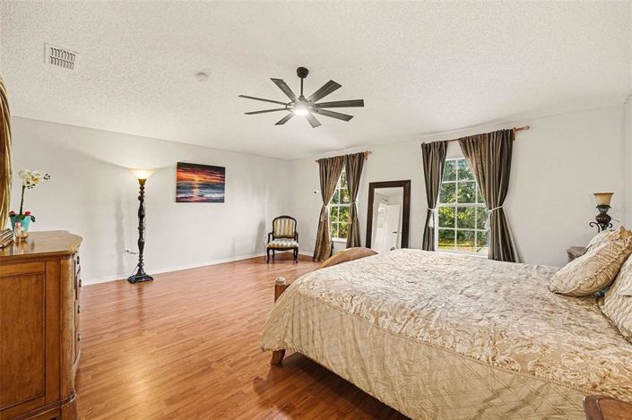 Image No.16-3 Bed Property for sale