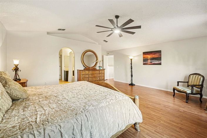 Image No.17-3 Bed Property for sale