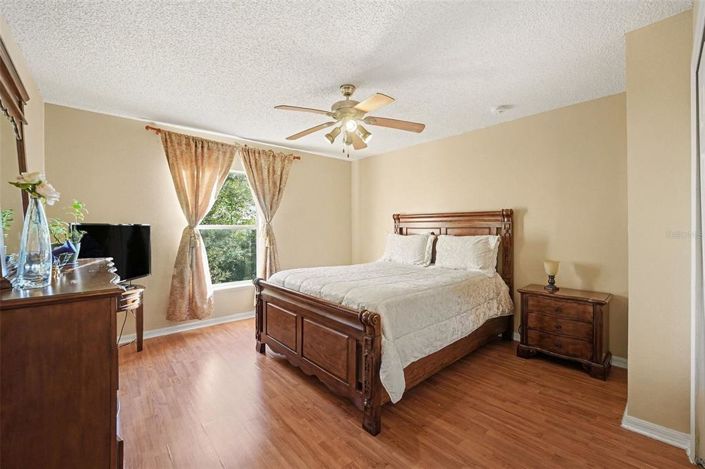 Image No.24-3 Bed Property for sale