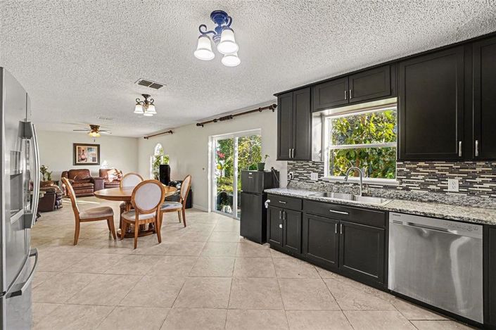 Image No.8-3 Bed Property for sale