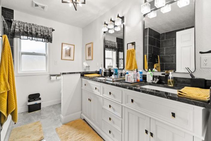 Image No.16-5 Bed Property for sale