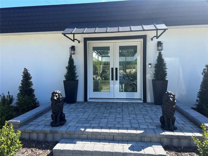 Image No.2-5 Bed Property for sale