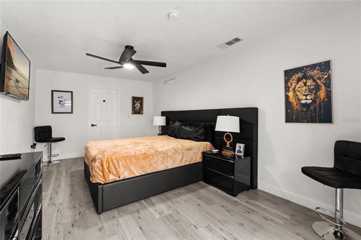 Image No.21-5 Bed Property for sale