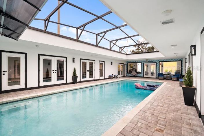 Image No.28-5 Bed Property for sale