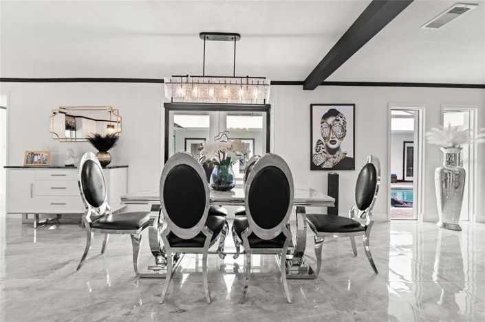 Image No.8-5 Bed Property for sale