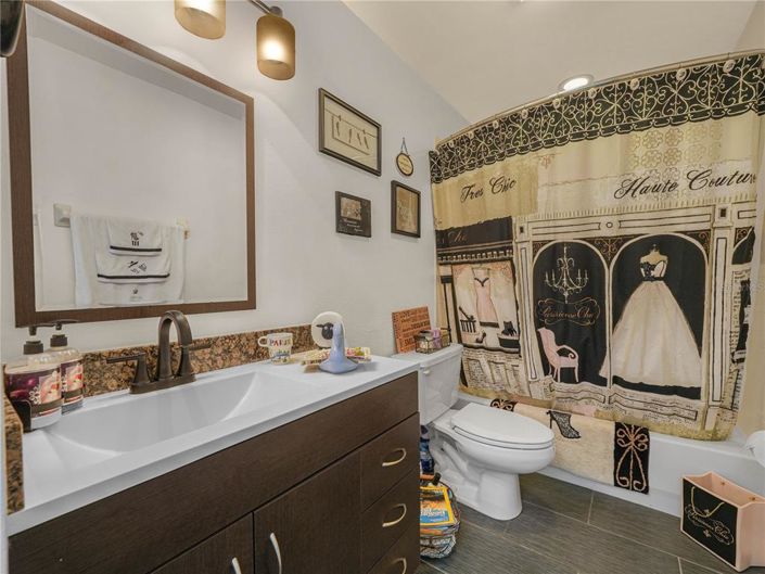 Image No.13-2 Bed Property for sale