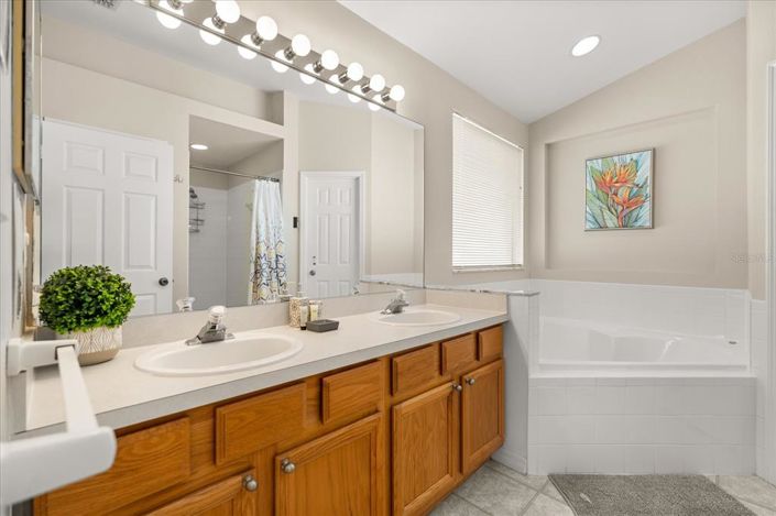 Image No.28-4 Bed Property for sale