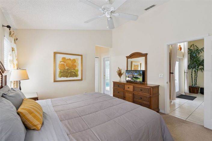 Image No.16-6 Bed Property for sale