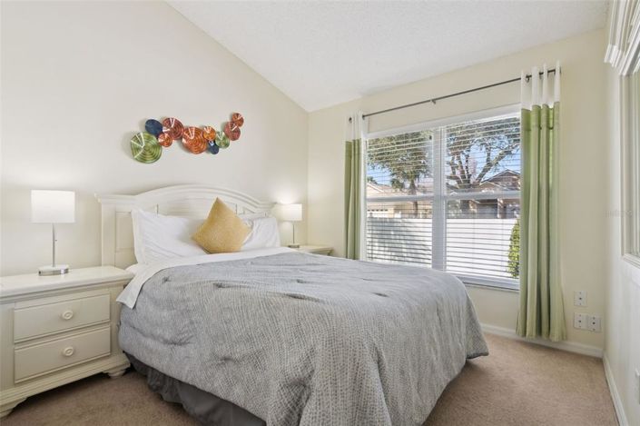 Image No.17-6 Bed Property for sale