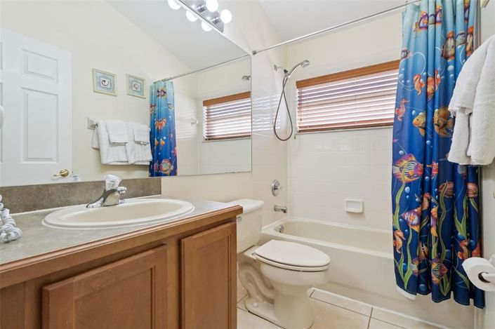 Image No.24-6 Bed Property for sale