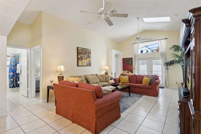 Image No.6-6 Bed Property for sale