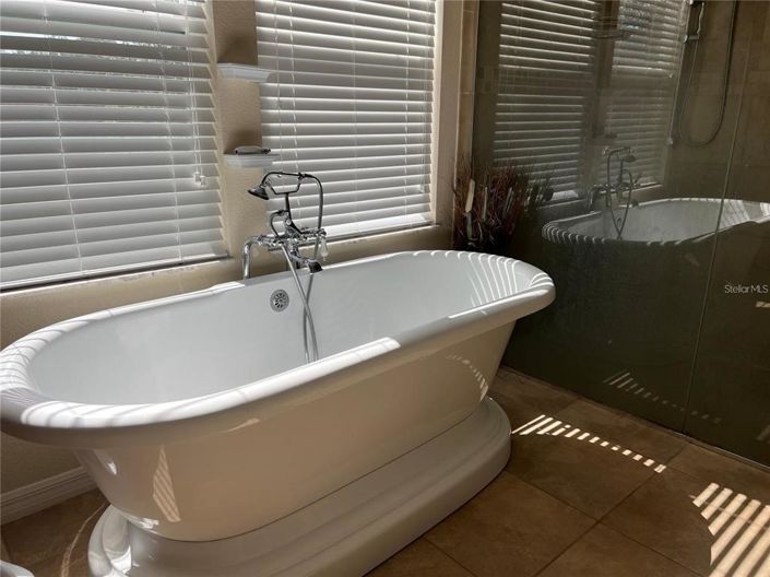 Image No.26-4 Bed Property for sale