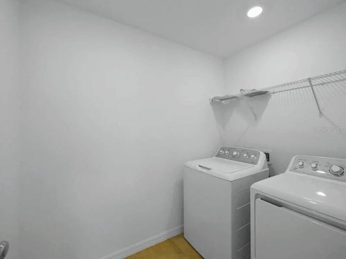 Image No.15-5 Bed Property for sale