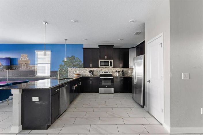 Image No.15-8 Bed Property for sale