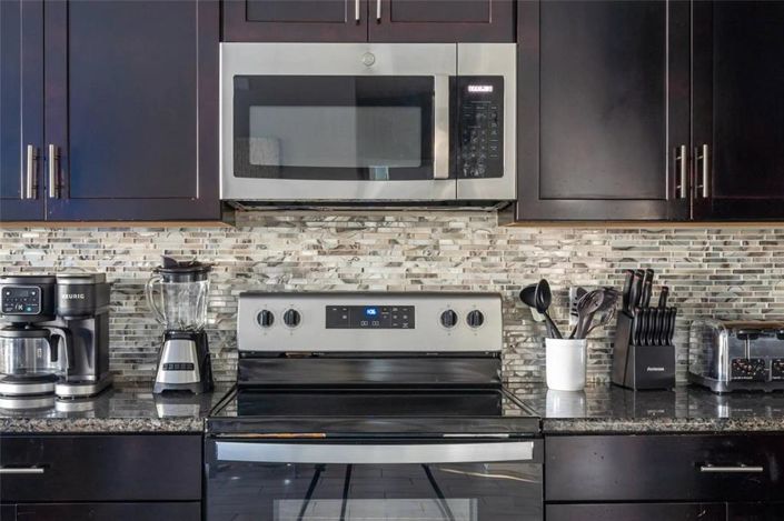 Image No.16-8 Bed Property for sale