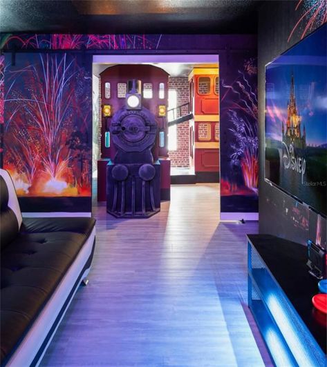 Image No.18-8 Bed Property for sale