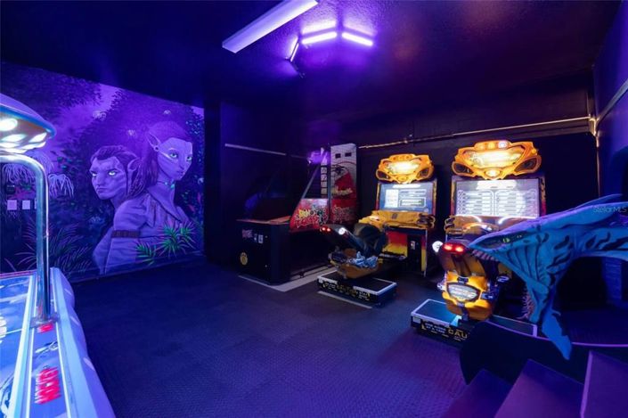 Image No.21-8 Bed Property for sale