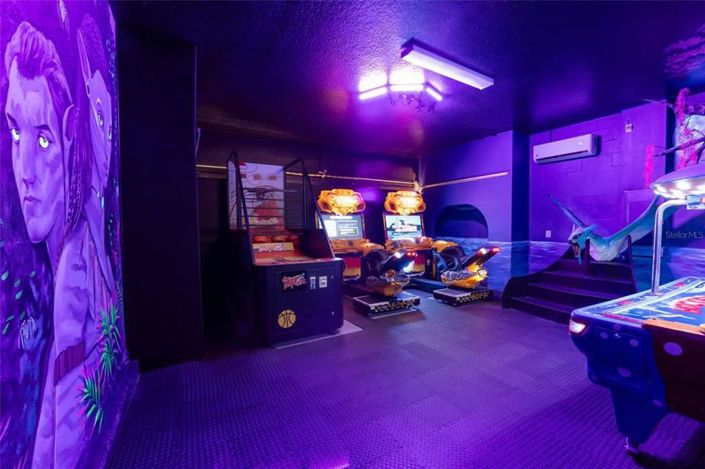 Image No.22-8 Bed Property for sale