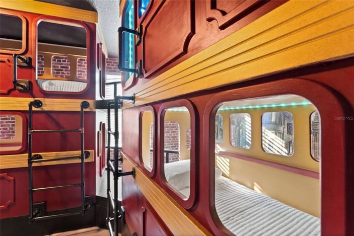 Image No.31-8 Bed Property for sale