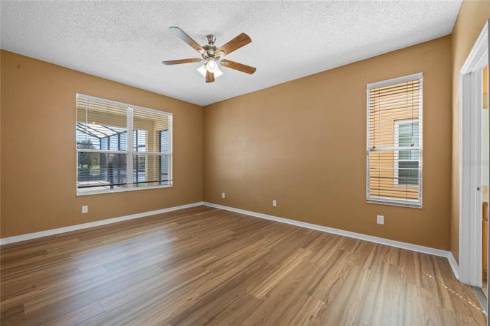 Image No.24-6 Bed Property for sale