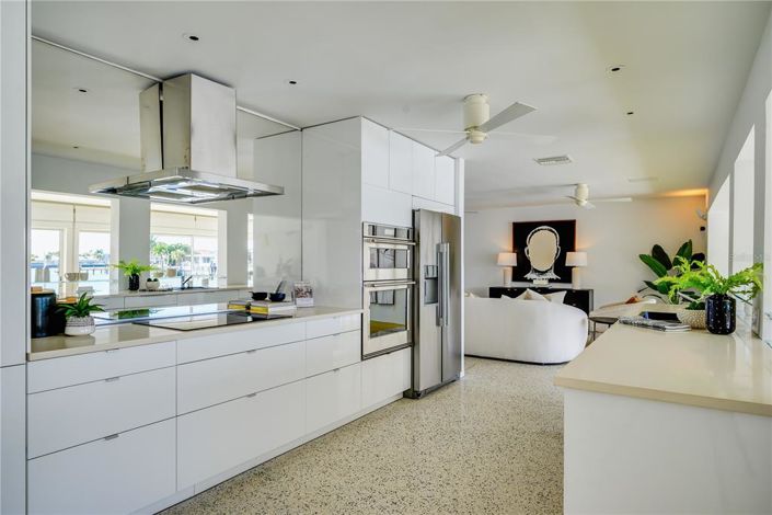 Image No.12-4 Bed Property for sale