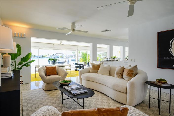 Image No.4-4 Bed Property for sale