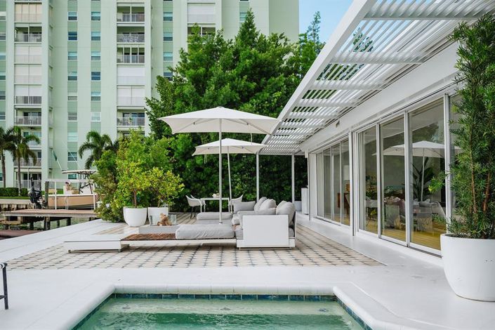 Image No.42-4 Bed Property for sale