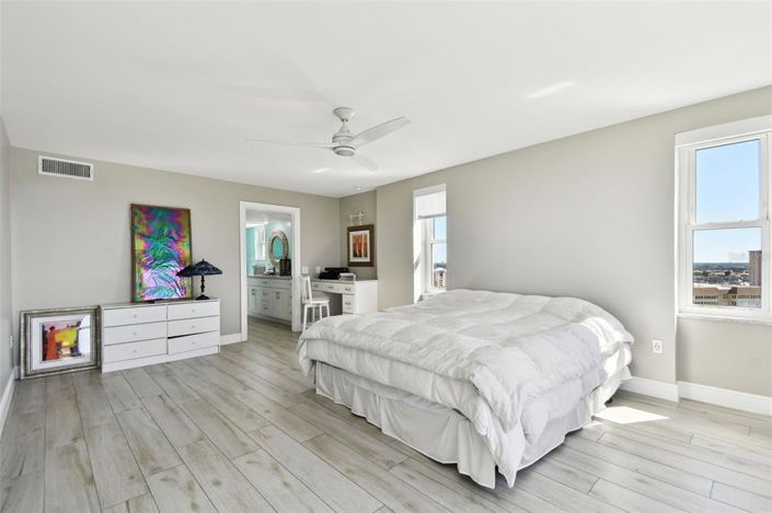 Image No.17-3 Bed Property for sale