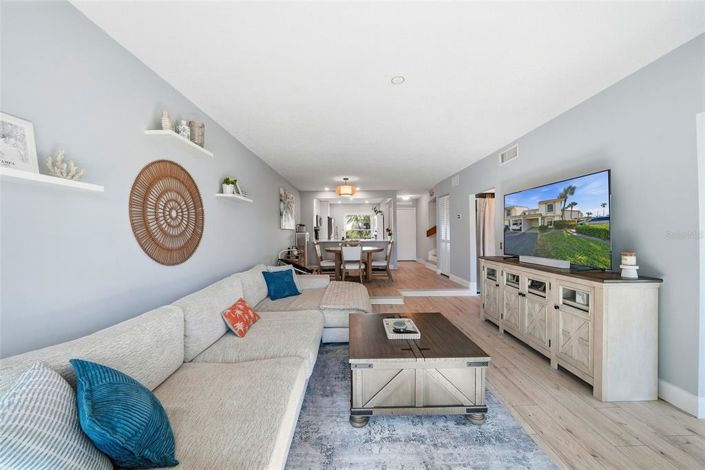 Image No.14-4 Bed Townhouse for sale