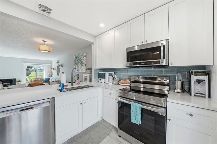 Image No.17-4 Bed Townhouse for sale