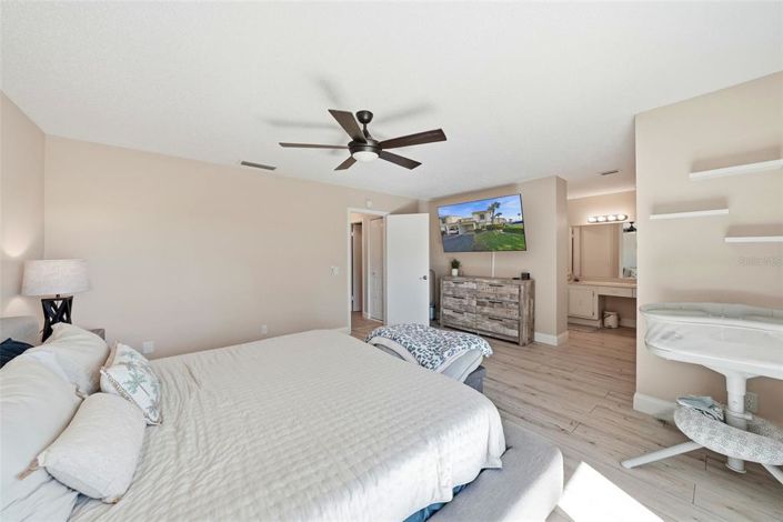 Image No.27-4 Bed Townhouse for sale