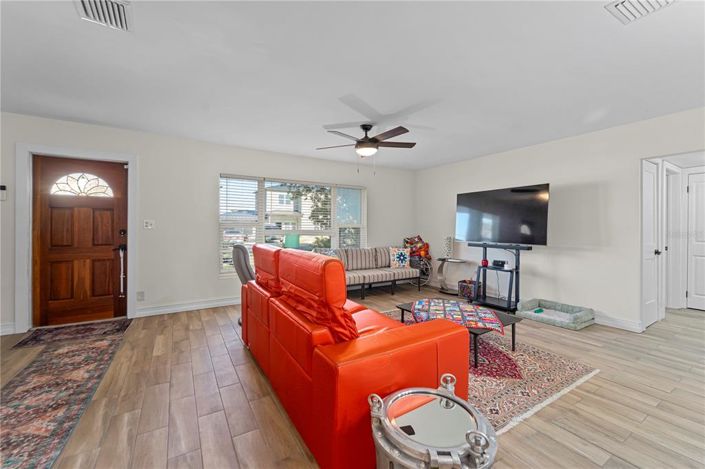 Image No.8-2 Bed Property for sale