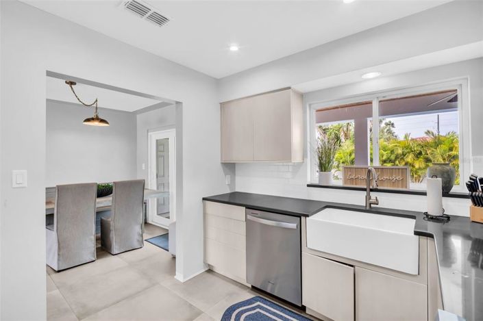 Image No.26-3 Bed Property for sale