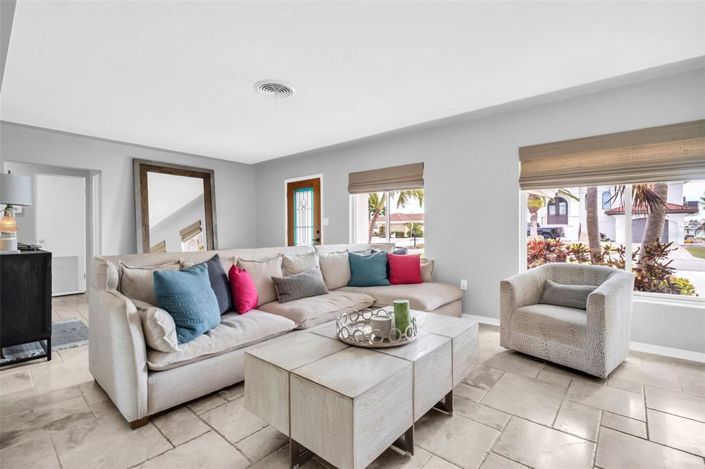 Image No.9-3 Bed Property for sale